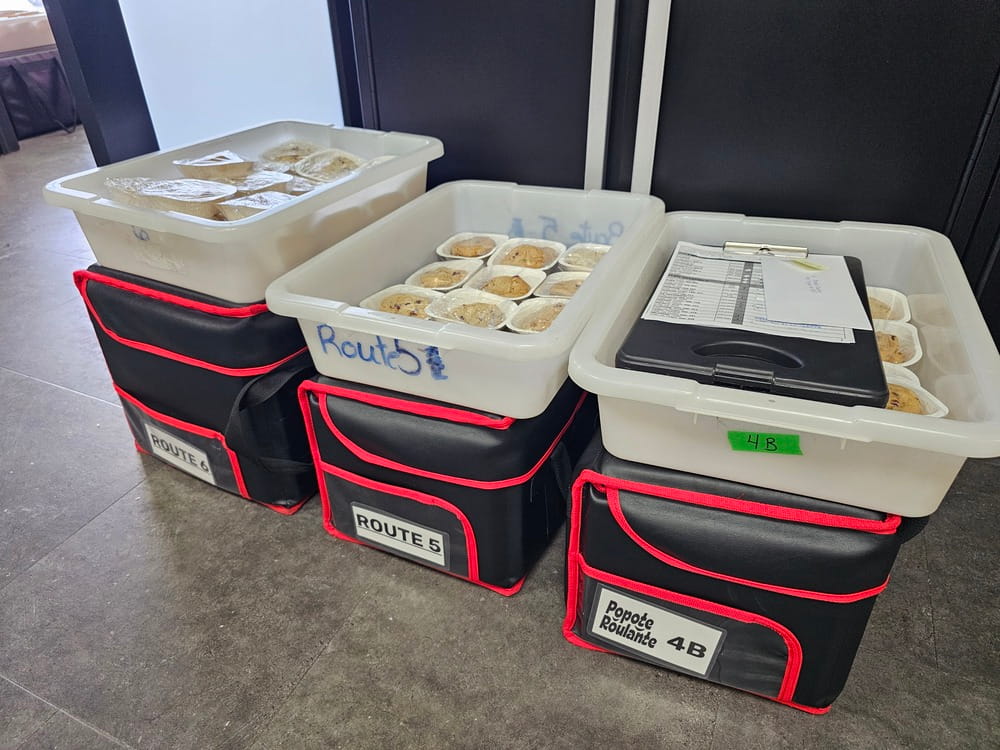 Les sacs sont prêts à être livrés au bénéficiaires par les bénévoles de la popote roulante de Valleyfield #popoteroulante